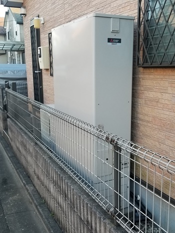 薄型のエコキュートの貯湯ユニット