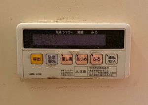 東京都あきる野市N様の交換工事前、浴室リモコン