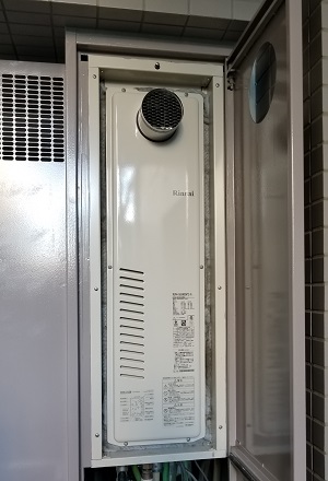 東京都武蔵野市K様、交換工事後のガス給湯暖房用熱源機、リンナイのRUFH-SA2400AT2-6