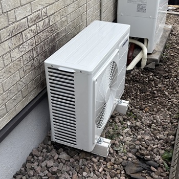 東京都小平市S様の交換工事後、コロナのヒートポンプユニット、CHP-DZ451