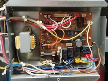 大里郡寄居町O様の交換工事前、サンデンのCEB-M071Cの本体基盤