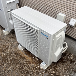 千葉県佐倉市A様の交換工事後、ダイキンのルームエアコンの室外機