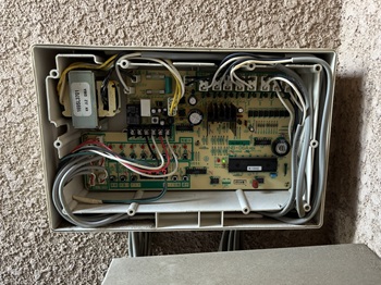 東京都小平市K様の改修工事前、三菱のコントロールボックス、VPZ-8SPW2の内部