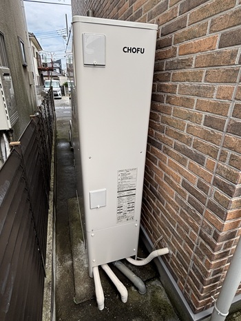 東京都立川市K様の交換工事後、長府製作所の貯湯ユニット、ET-3705CXP