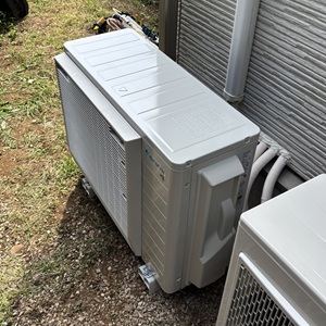 東京都青梅市H様の改修工事後、ダイキンの室外機、R404AGP