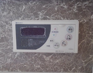 東京都小金井市F様の交換工事前、浴室リモコンのRC-8201S
