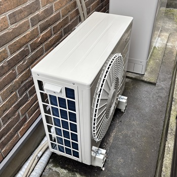東京都立川市K様の交換工事後、長府製作所のヒートポンプユニット、EHPE-4560