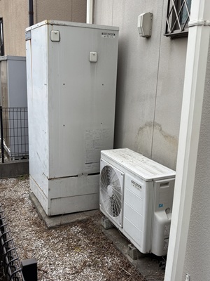東京都練馬区N様の交換工事前、コロナの多機能エコキュート、CHP-H4614AT