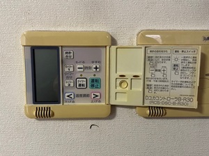東京都町田市H様の交換工事前、床暖房リモコンのRCS-DSC-B-R30の型番