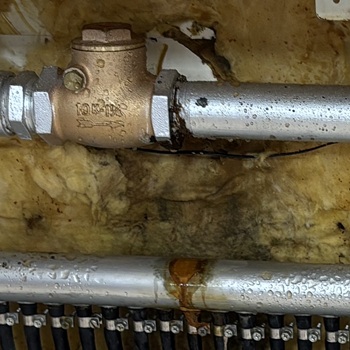 特別養護老人ホーム 風の樹様のシステムヘッダー内、チャッキバルブ