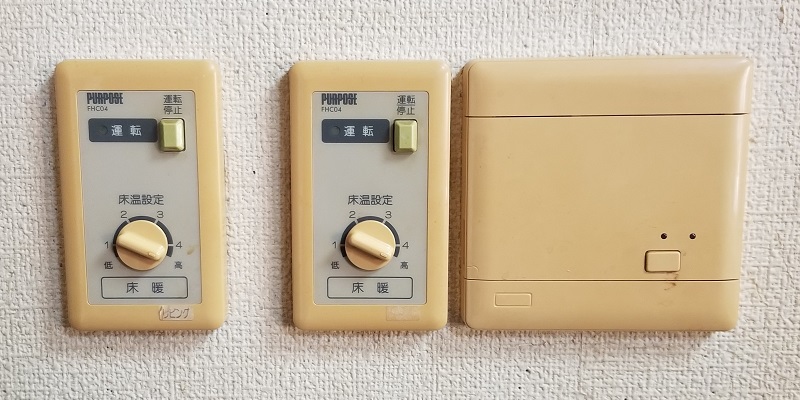 栃木県下野市K様の交換工事前、床暖房コントローラー＆床暖房リモコン