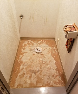 東京都東大和市K様所有物件、改修工事中のトイレ